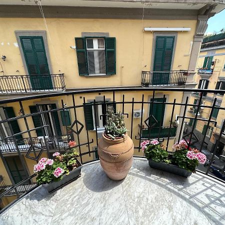 Domus Luca - Central Rooms In The Heart Of Neapel Exterior foto